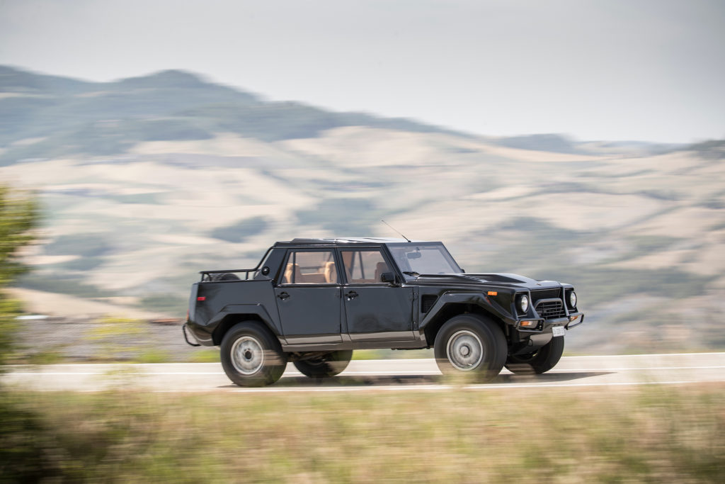 Lamborghini-LM002-front-three-quarter-in-motion-02