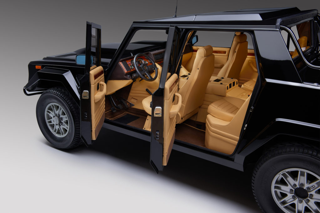 Lamborghini-LM002-interior-overview