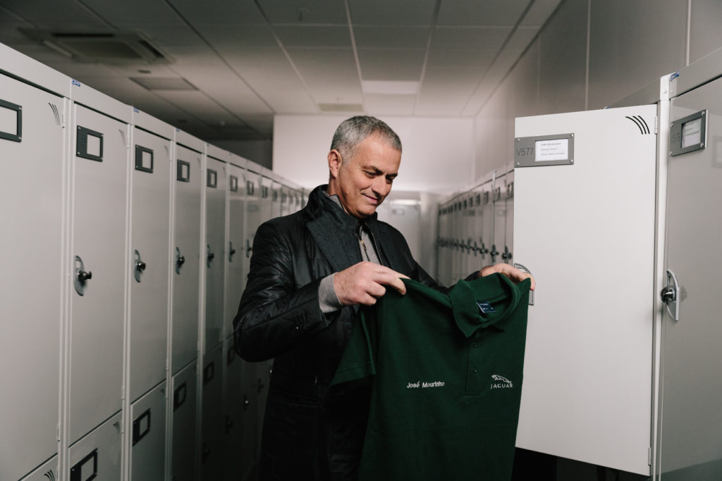 Mourinho f-pace (11)