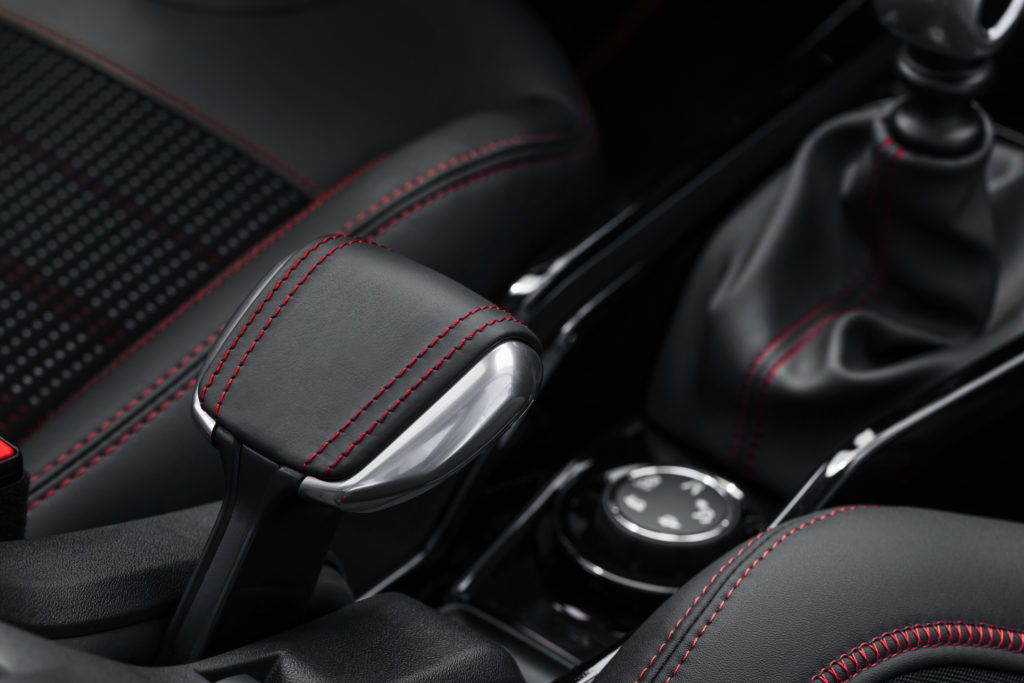 PEUGEOT_2008_1802PC302