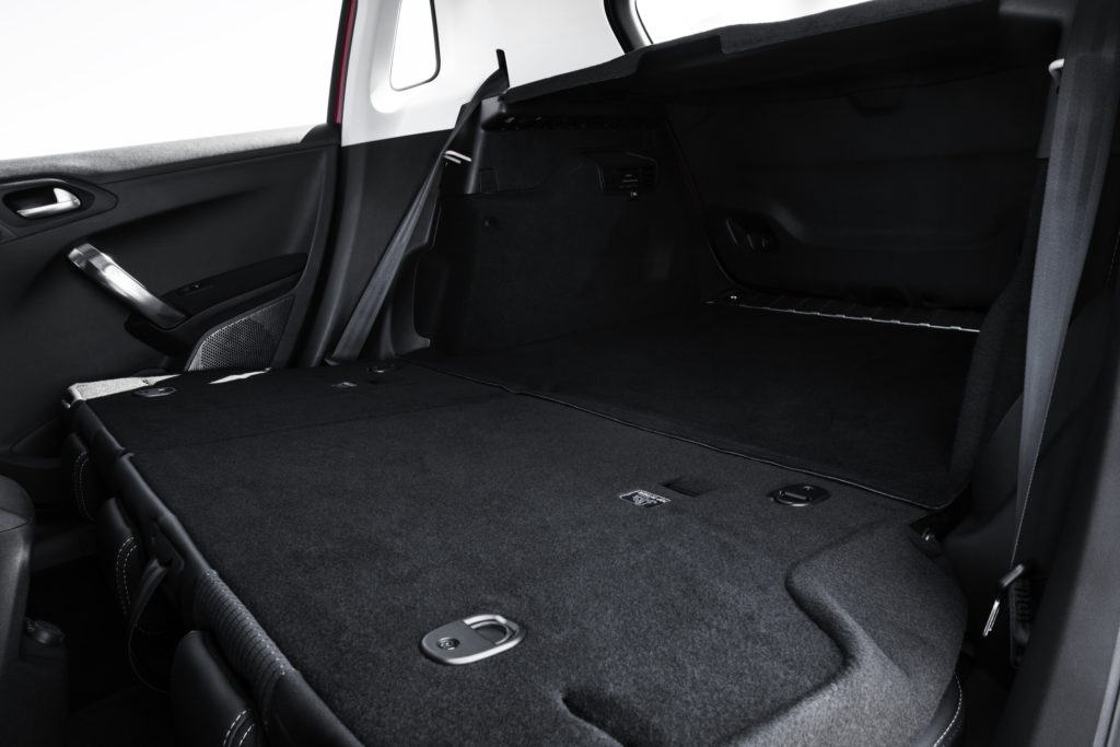 PEUGEOT_2008_1802PC323
