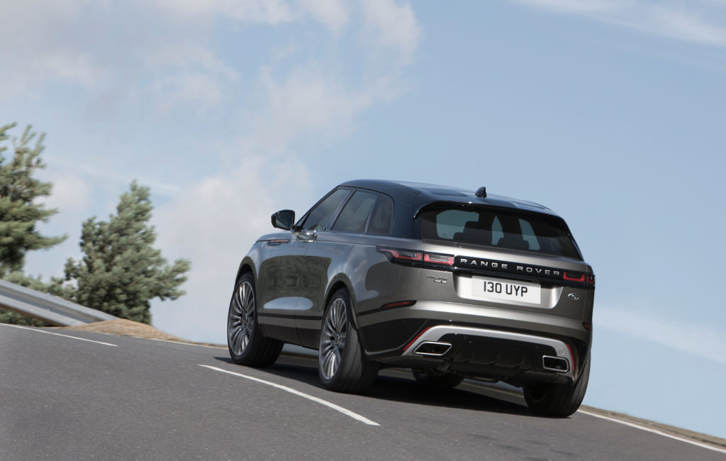 rrvelar18my425glhdprlocationdynamic010317