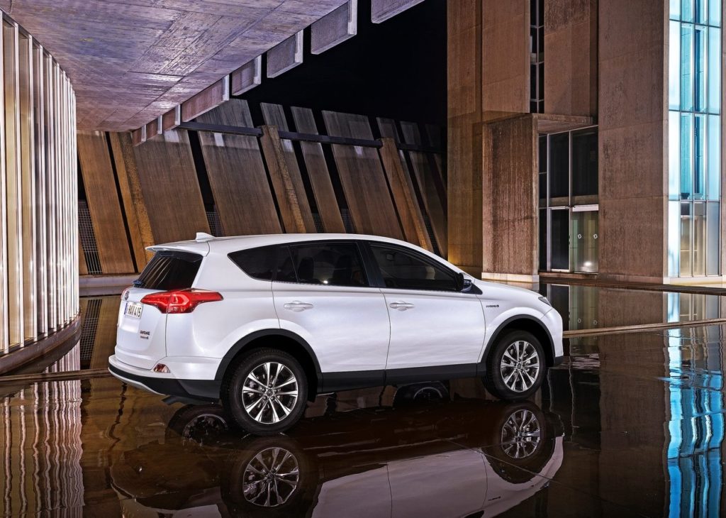 Toyota-RAV4_Hybrid_EU-Version-2016-1280-1b