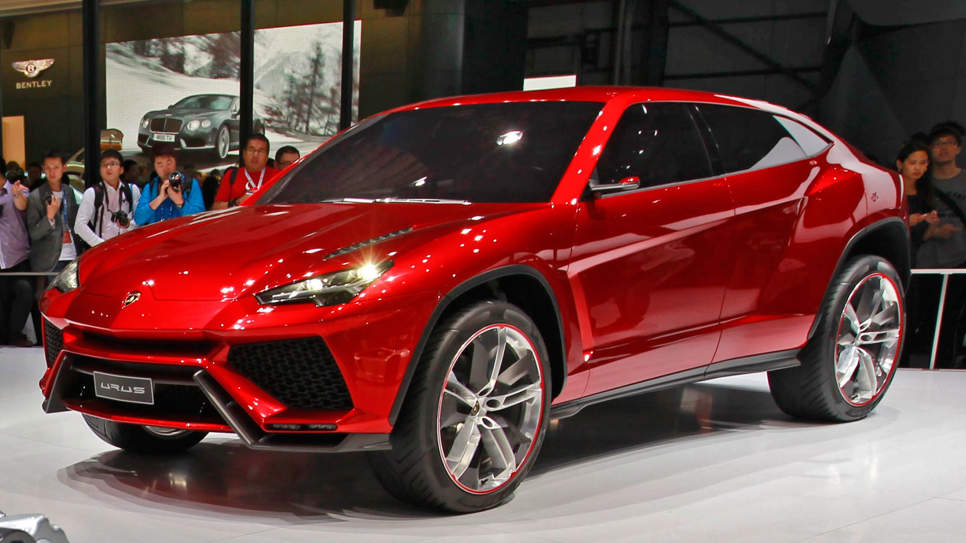 Siga em directo a apresentação do novo Lamborghini Urus thumbnail