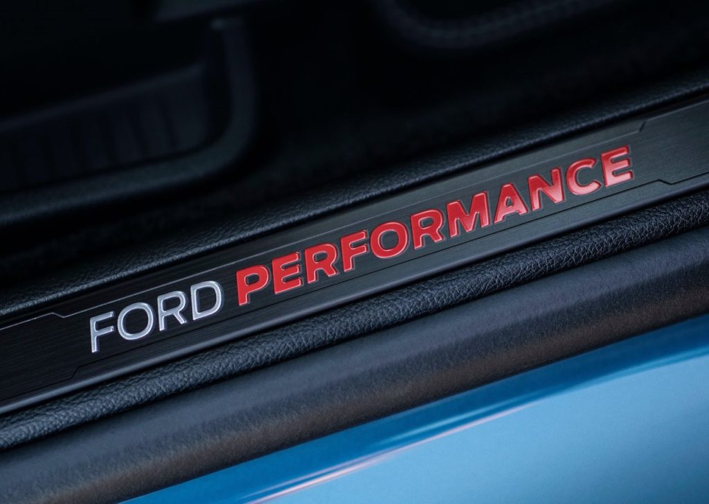 Ford-Edge_ST-2019-1280-07