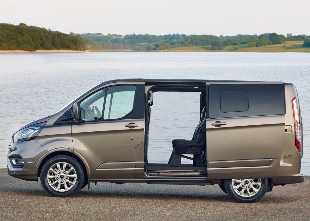 Ford-Tourneo_Custom-2018-1280-05