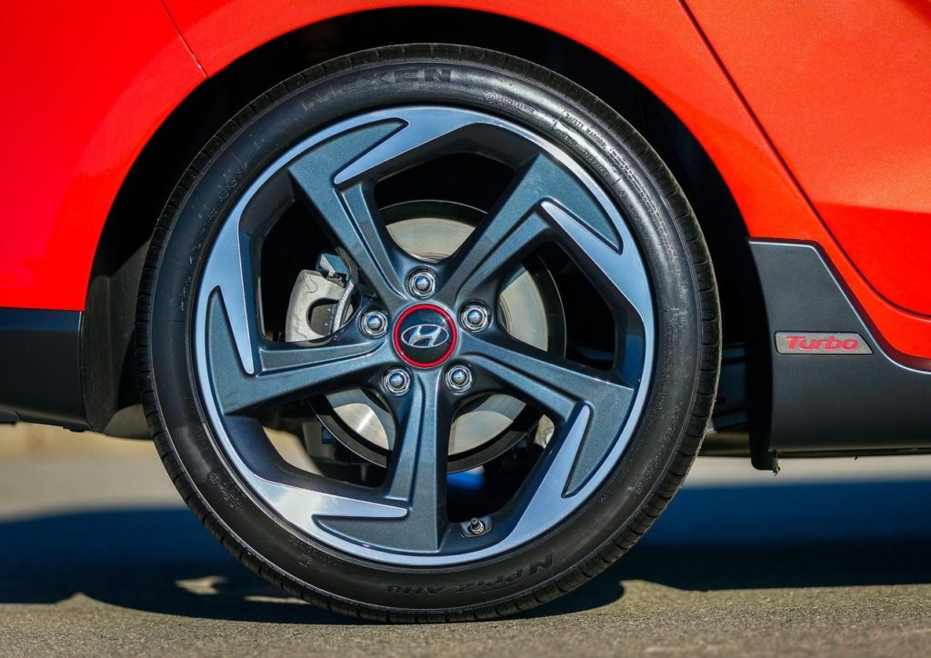 Hyundai-Veloster-2019-1280-3a