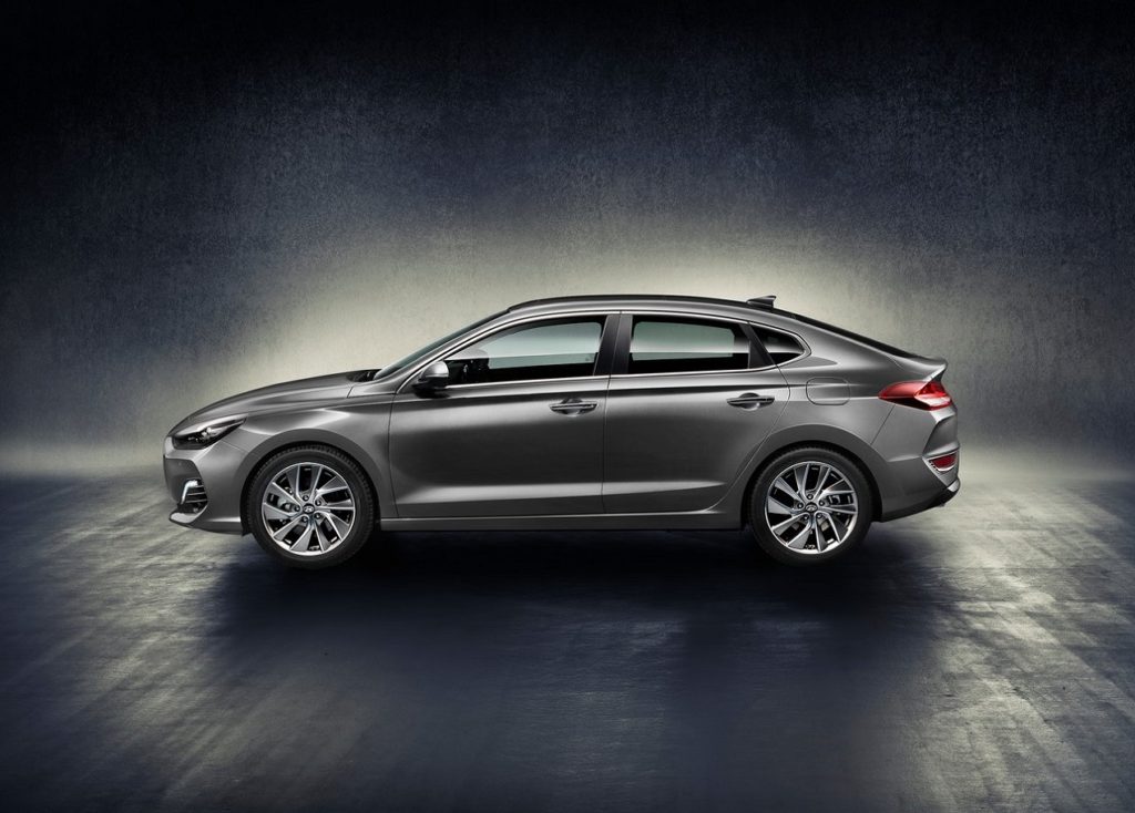 Hyundai-i30_Fastback-2018-1280-02