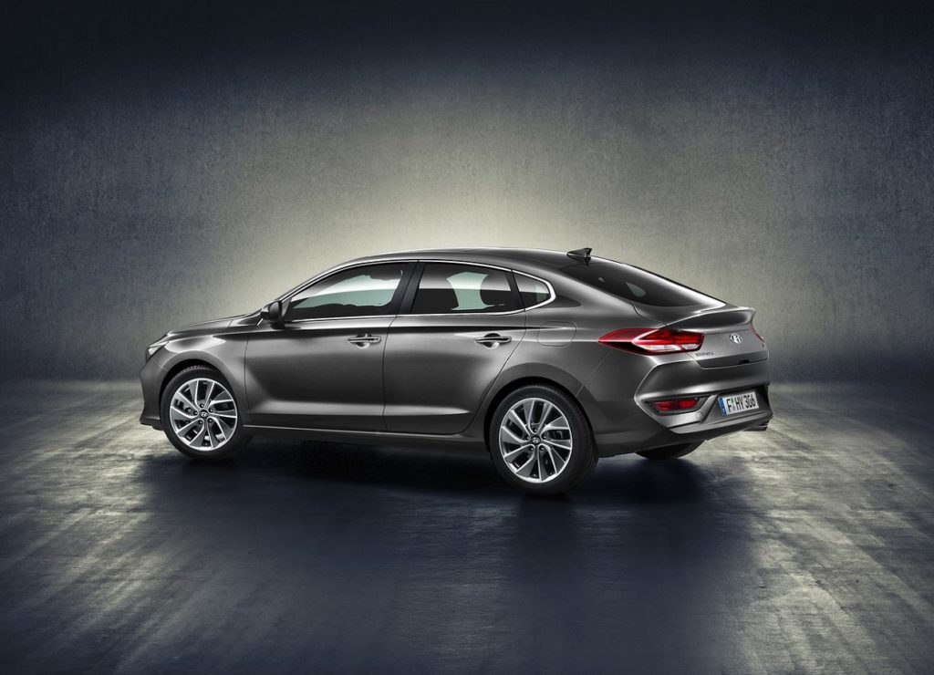 Hyundai-i30_Fastback-2018-1280-03