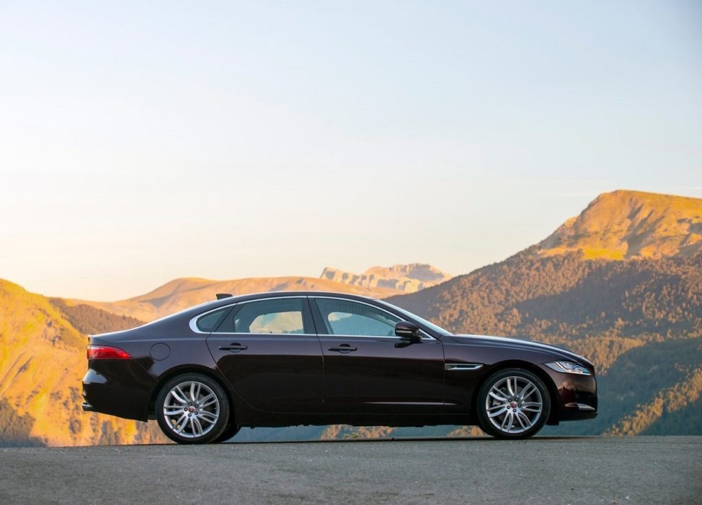 Jaguar XF (2016) Lado