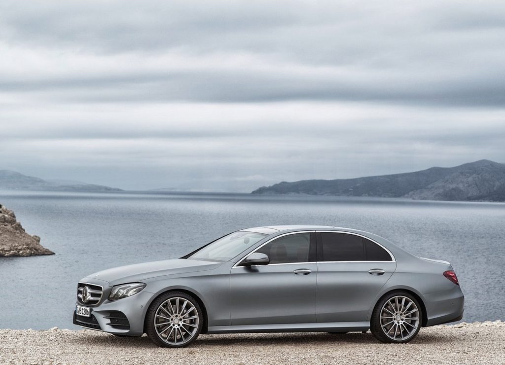 Mercedes-Benz E-Class (2017) Lado Cinzento