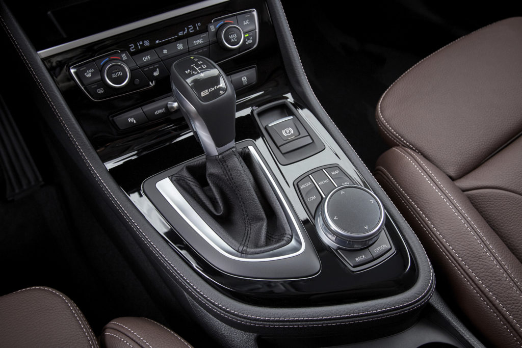 P90288869_highRes_the-new-bmw-225xe-ip