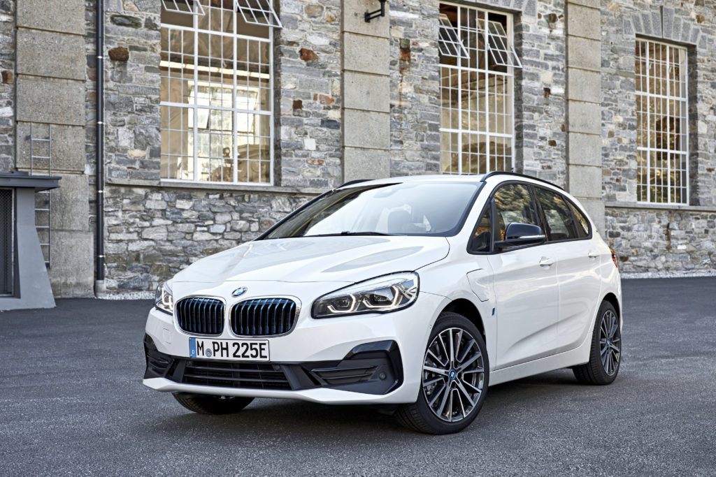 P90288876_highRes_the-new-bmw-225xe-ip