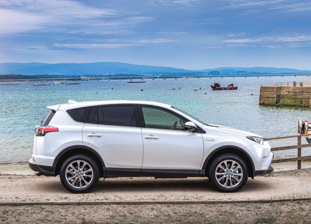 Toyota-RAV4_Hybrid_EU-Version-2016-1280-19