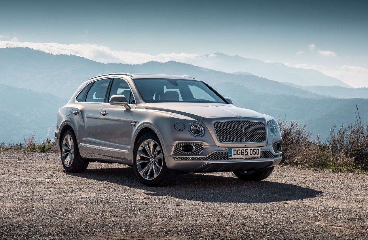 Bentley Bentayga recebe versão híbrida e novo motor V8 em 2018 thumbnail