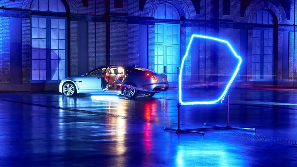jaguar-xjl-game-of-drones (8)