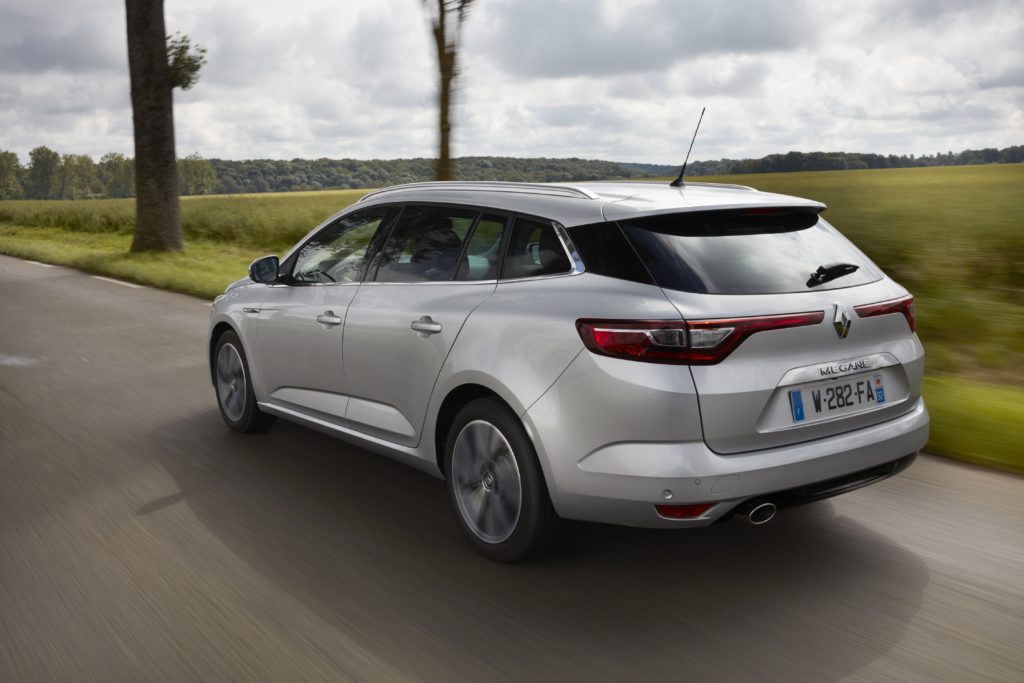 80259_2016_Renault_MEGANE_ESTATE_tests_drive_in_the_Chevreuse_Valley