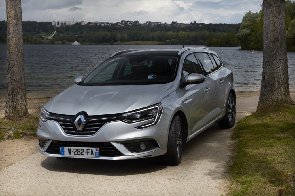 80263_2016_Renault_MEGANE_ESTATE_tests_drive_in_the_Chevreuse_Valley