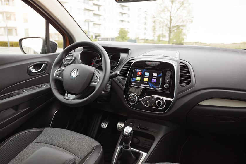 90809_2017_New_Renault_CAPTUR_tests_drive_in_Denmark