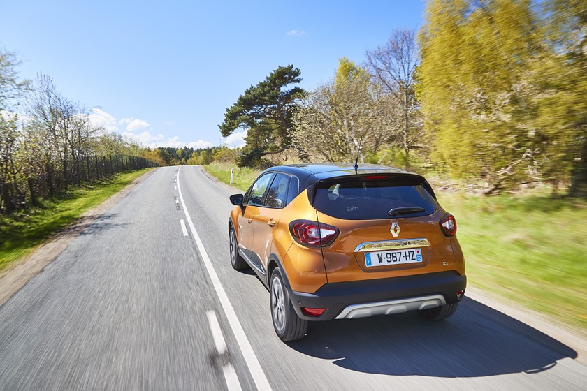 90820_2017_New_Renault_CAPTUR_tests_drive_in_Denmark