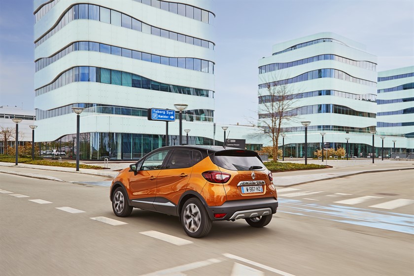90829_2017_New_Renault_CAPTUR_tests_drive_in_Denmark