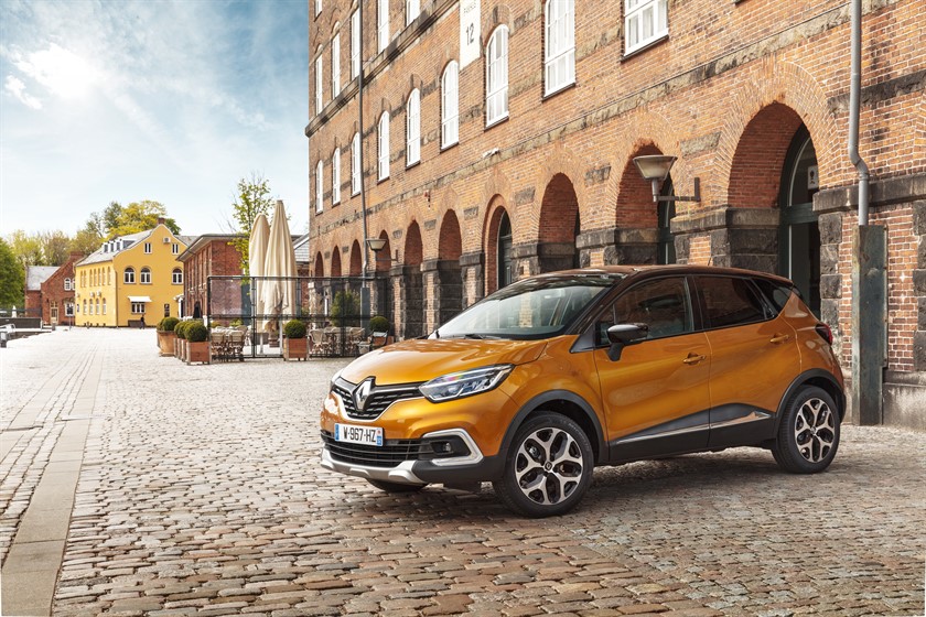 90846_2017_New_Renault_CAPTUR_tests_drive_in_Denmark