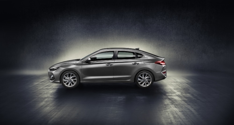 All-New-Hyundai-i30-Fastback-4-1000×557-1