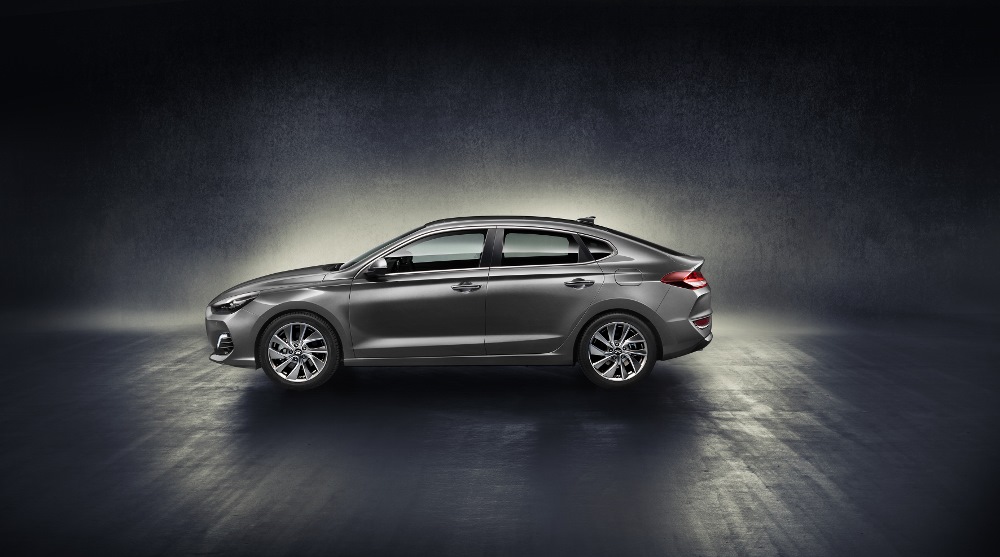 All-New-Hyundai-i30-Fastback-4-1000×557-1