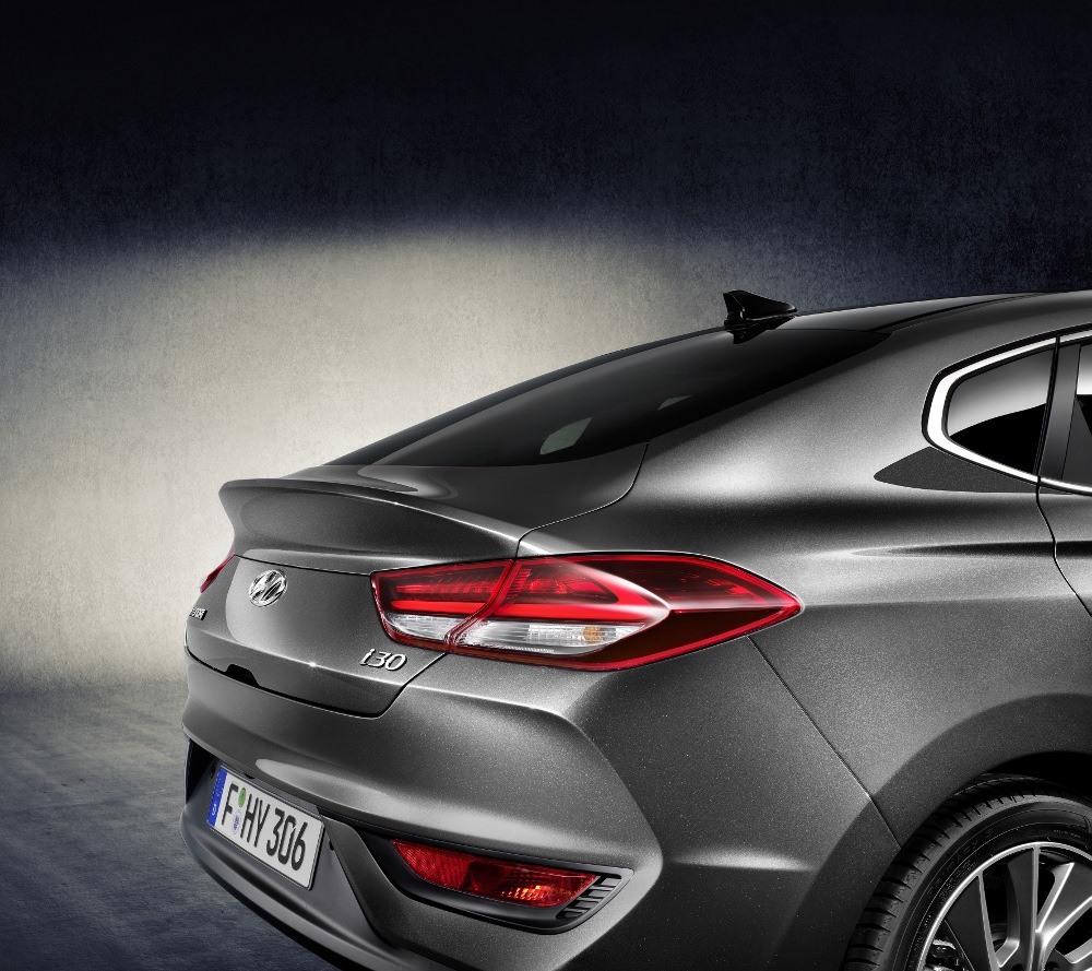 All-New-Hyundai-i30-Fastback-5-1000×889