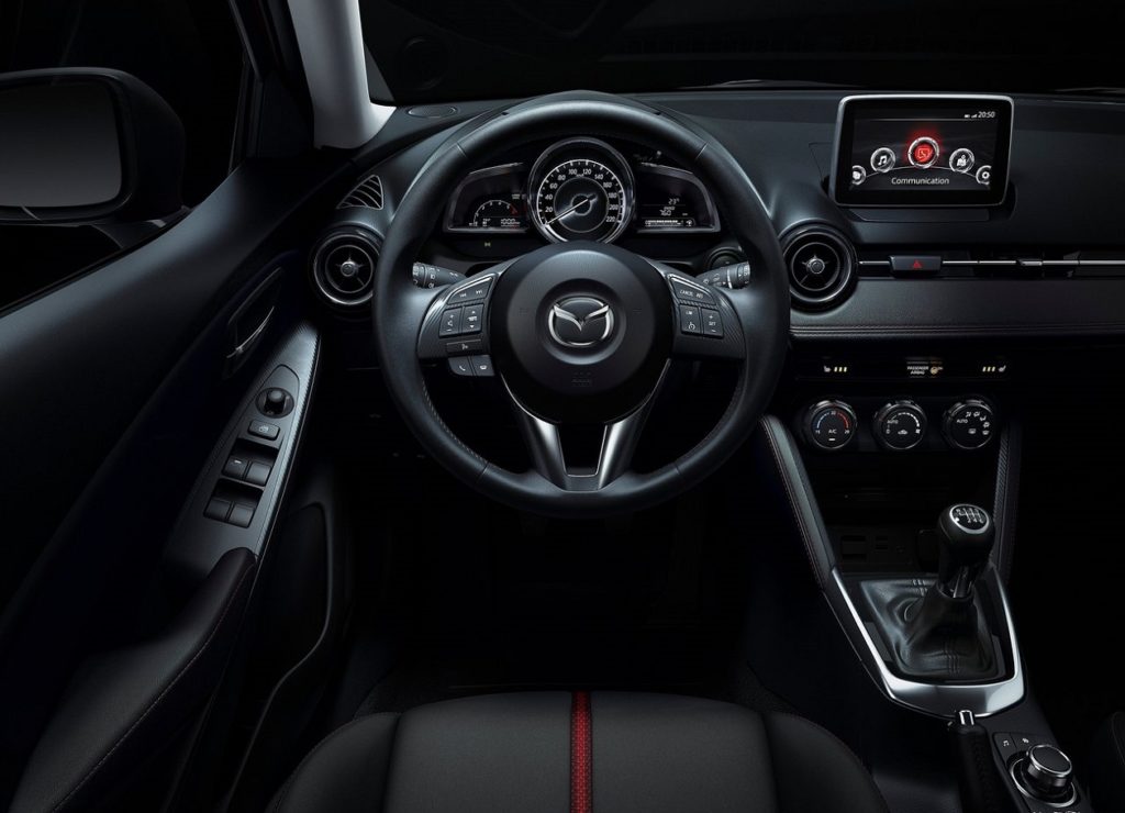 Mazda 2 2015 (3)