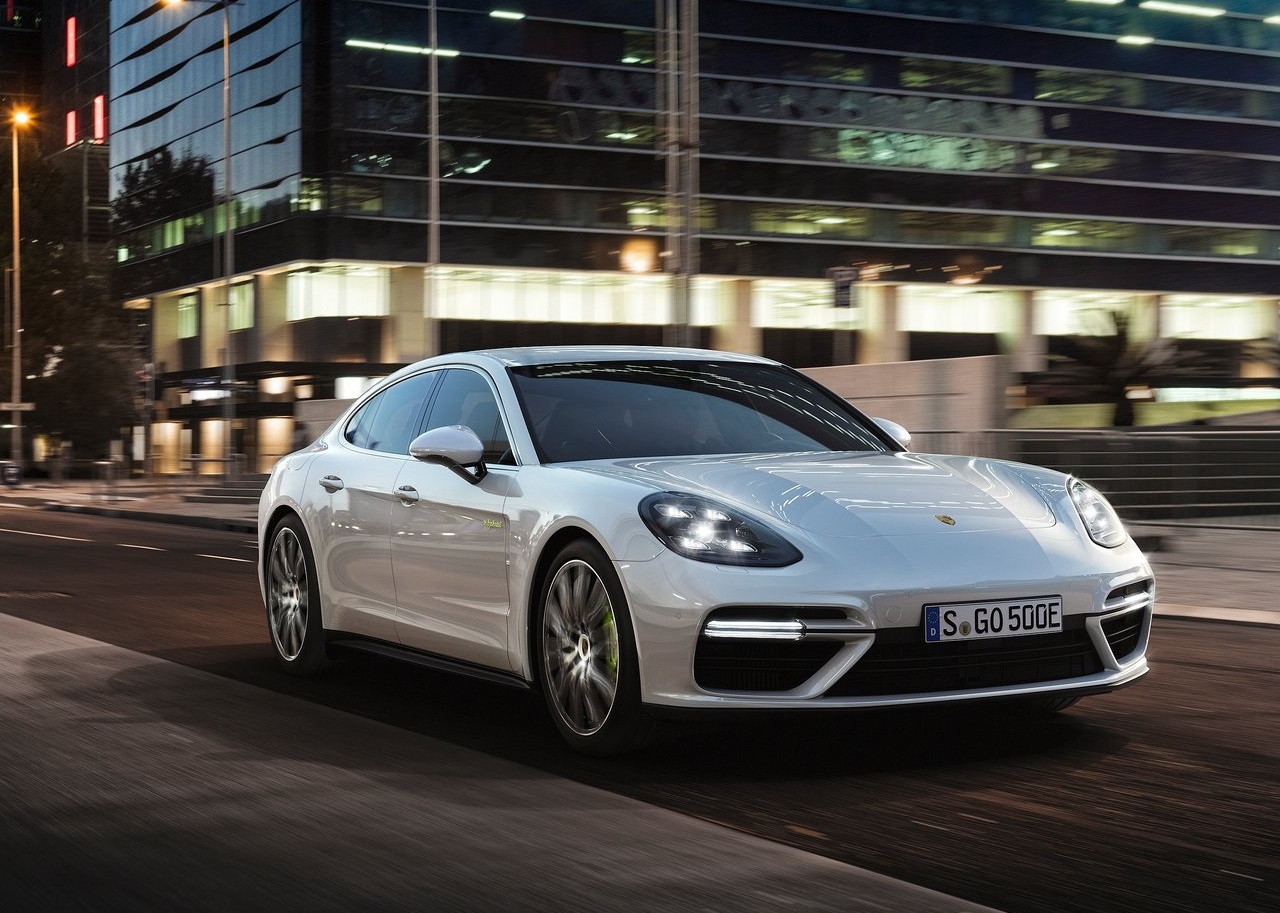 Porsche-Panamera_Turbo_S_E-Hybrid-2018-1280-08