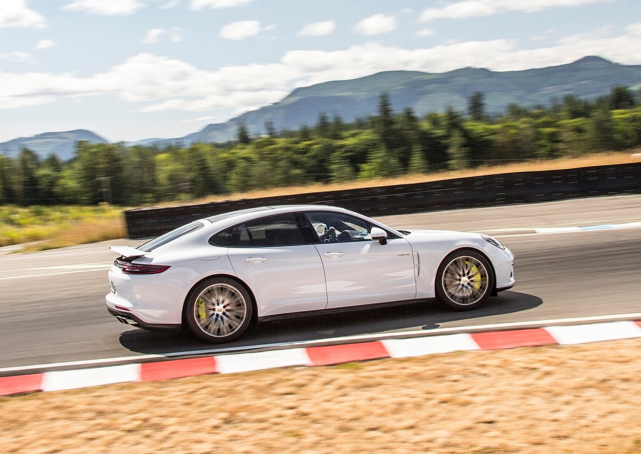Porsche-Panamera_Turbo_S_E-Hybrid-2018-1280-24