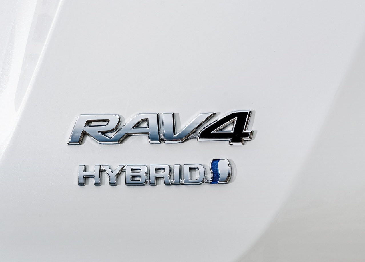 Toyota-RAV4_Hybrid_EU-Version-2016-1280-32