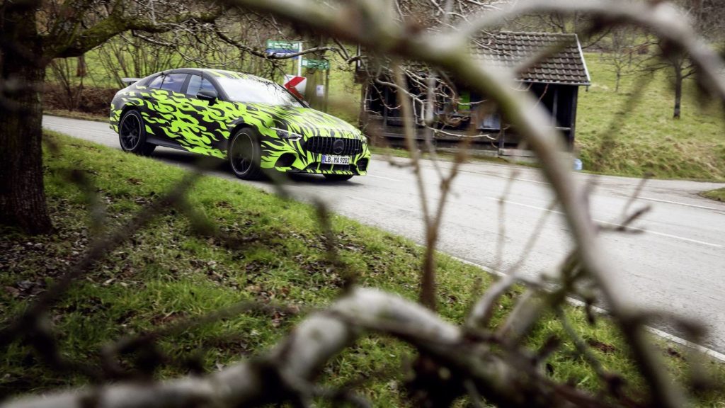 Der viertürige Mercedes-AMG GT auf Erprobungsfahrt // On-road t