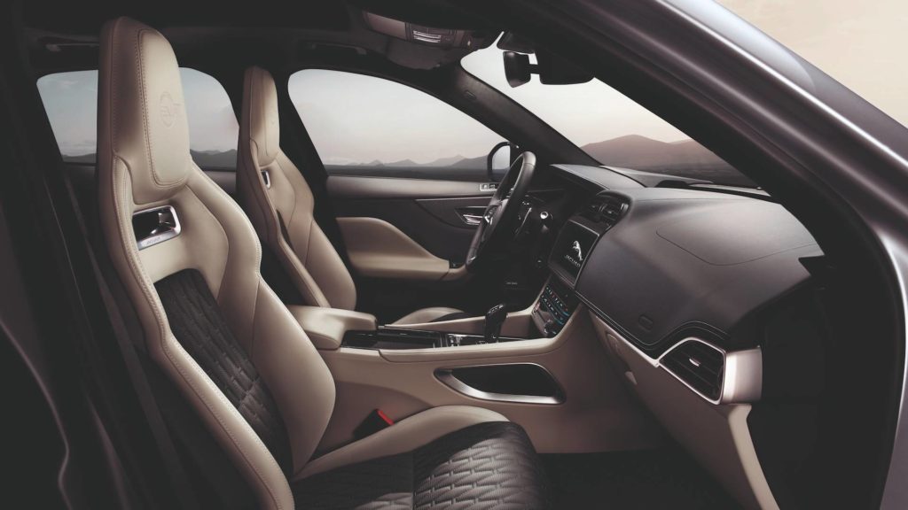 F-pace svr (19)