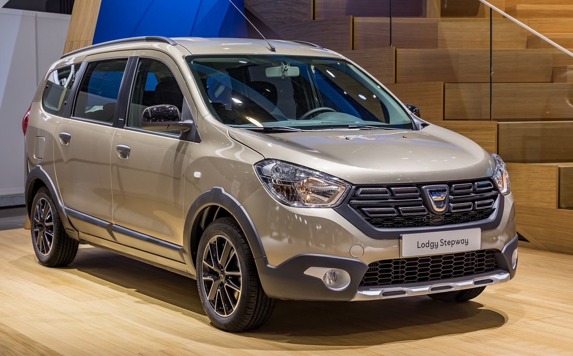 Dacia Lodgy Agora Tamb M Com Cinco Ou Seis Ou Sete Lugares Automais