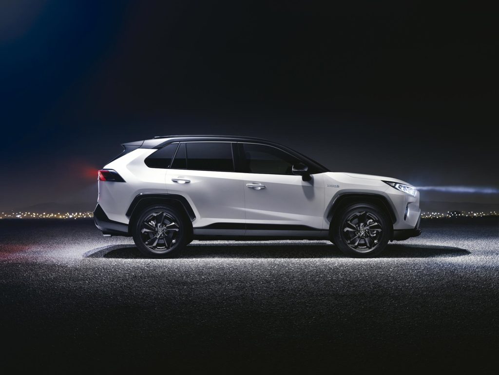 Toyota-RAV4_2019_2