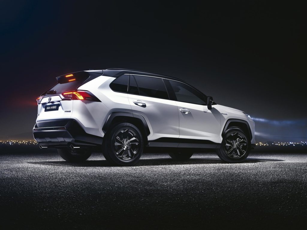 Toyota-RAV4_2019_3