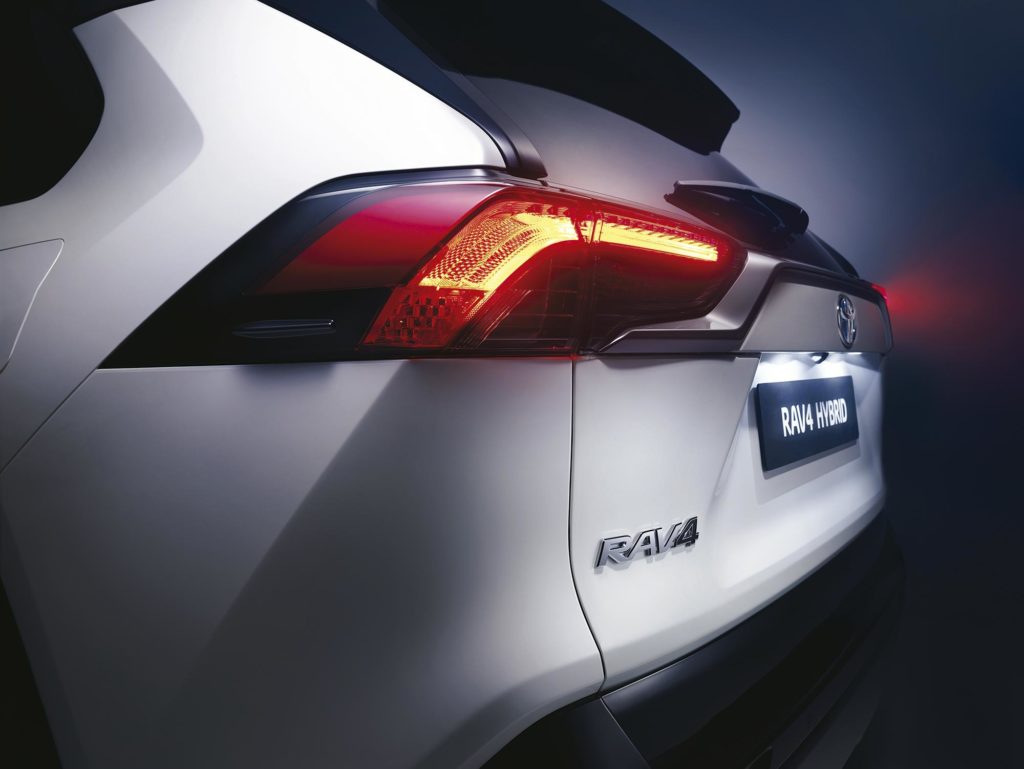Toyota-RAV4_2019_4