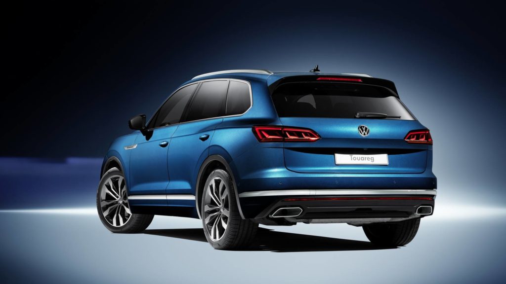 VOLKSWAGEN TOUAREG
Blue