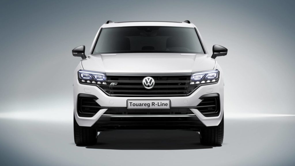 VOLKSWAGEN TOUAREG
White R-Line