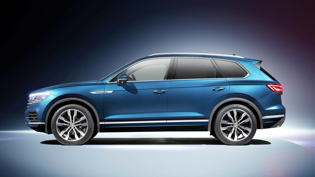 VOLKSWAGEN TOUAREG
Blue