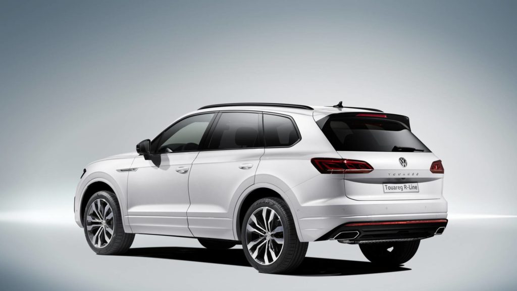 VOLKSWAGEN TOUAREG
White R-Line
