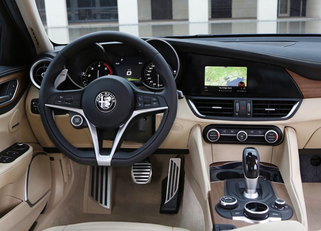 AR Giulia 2016 (1)
