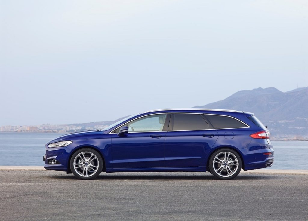 Ford Mondeo SW 2015 (1)