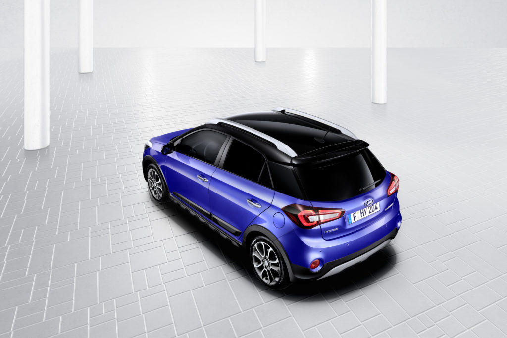 Hyundai_i20_active_3_4_tras_teto