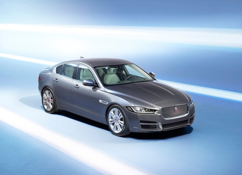 Jaguar XE 2016 (1)