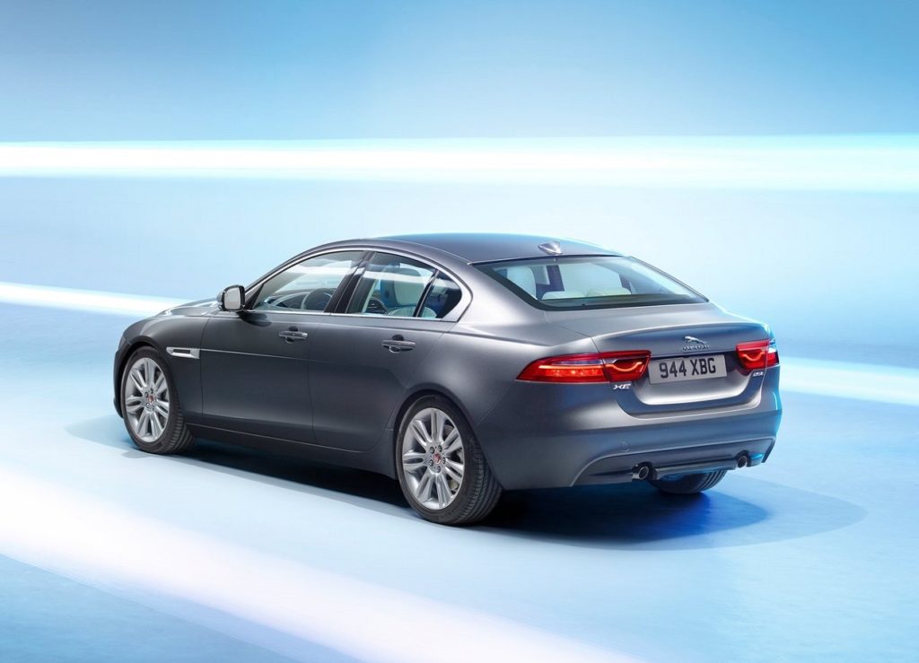 Jaguar XE 2016 (3)