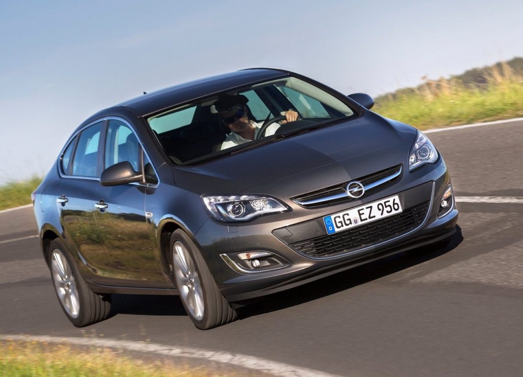 Opel-Astra_Sedan-2013