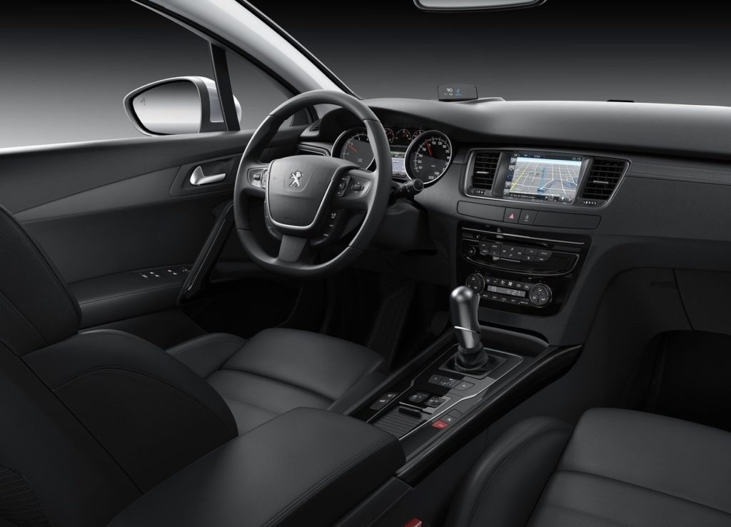 Peugeot 508 SW 2015 (1)